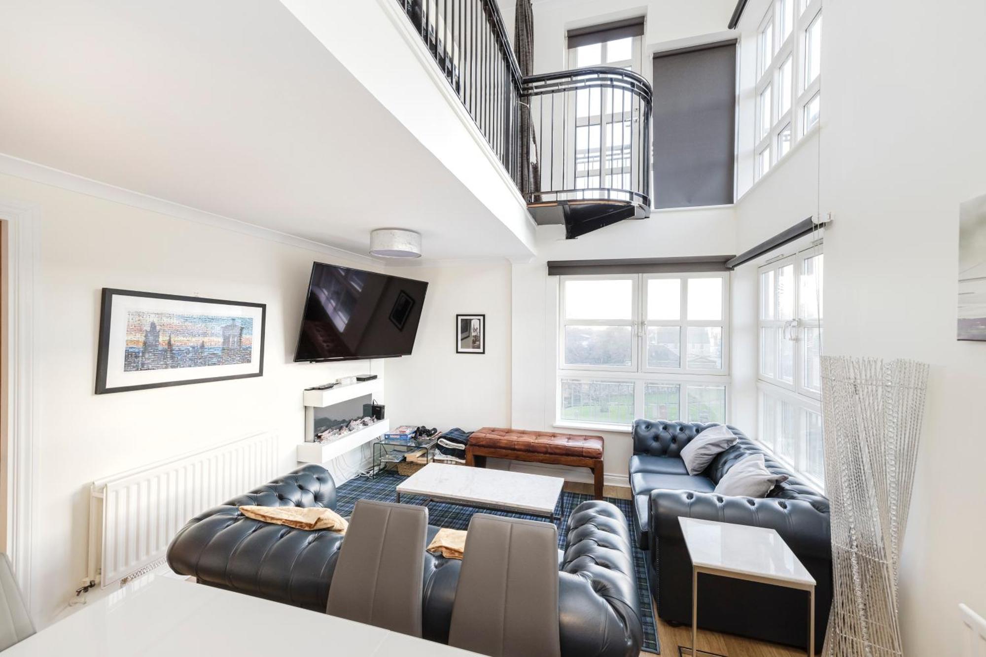 אדינבורו Joivy Stylish Apartment With Balcony In Old Town מראה חיצוני תמונה