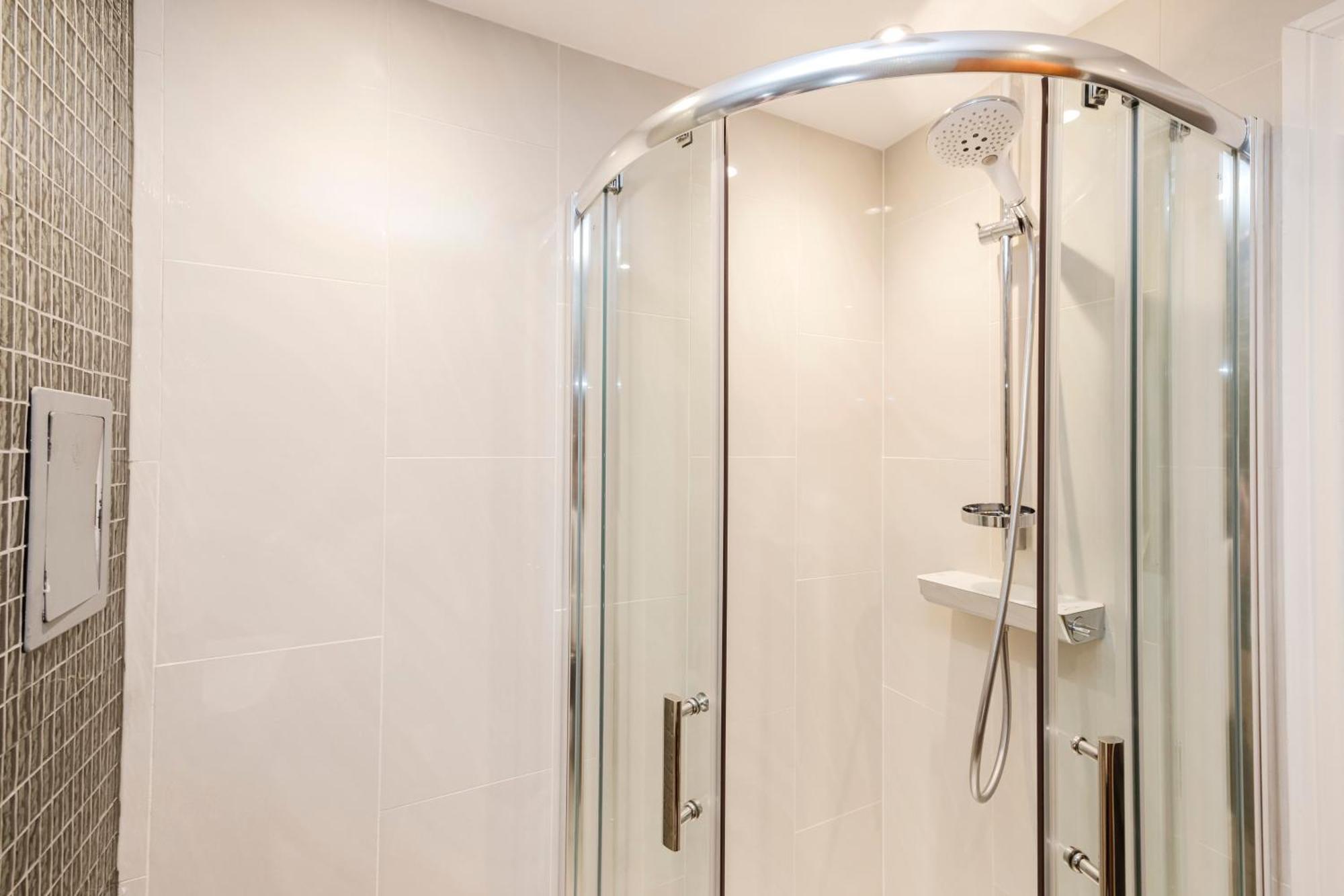 אדינבורו Joivy Stylish Apartment With Balcony In Old Town מראה חיצוני תמונה